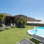 Tauro Villa *
