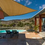 Villa Tauro *